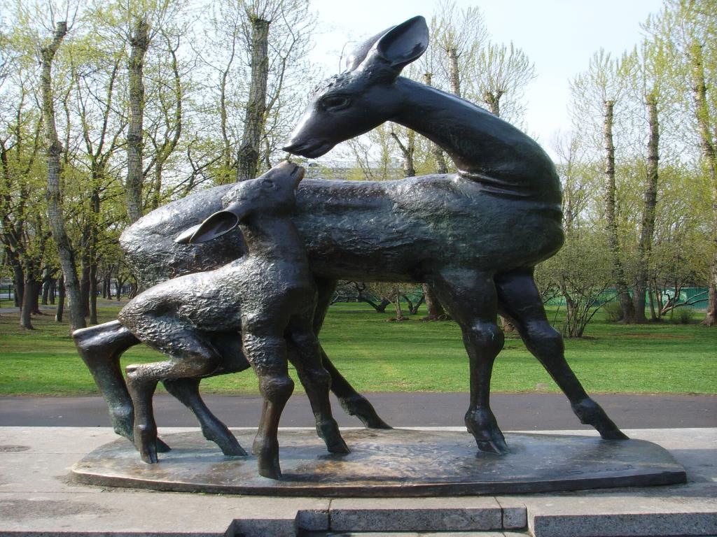 Первый класс. Уроки рисования. Урок 5. Скульптура оленей. Мемориальный парк в Москве
